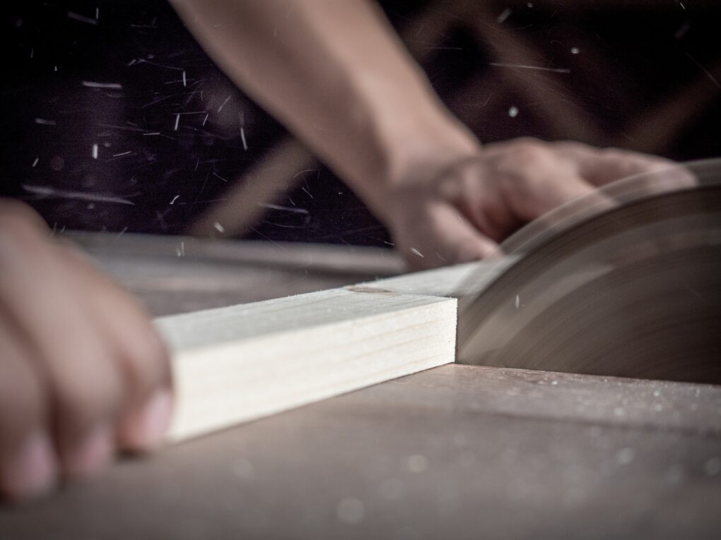 Närbild på en såg.